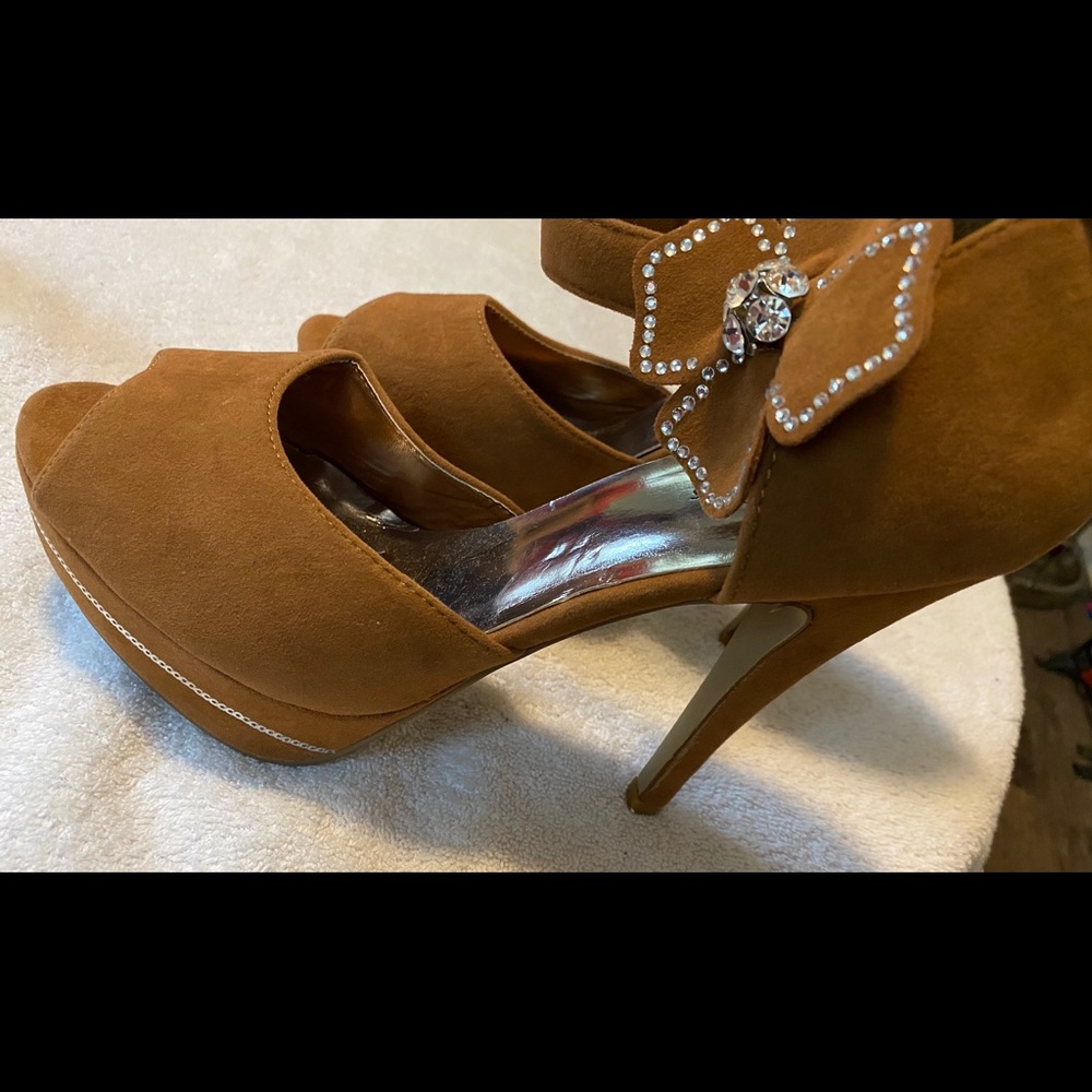 Almost Brand New - Gorgeous Heels By FABULOUS - box 16